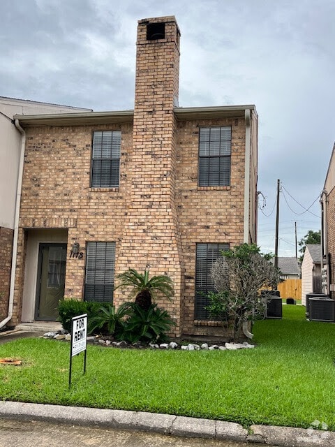 Building Photo - 1178 Green Meadow St