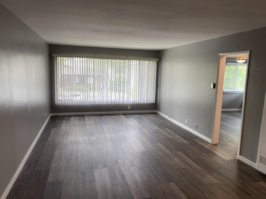 5350 E La Pasada St Unit 4 w/ garage 2, Long Beach, CA 90815 Room for