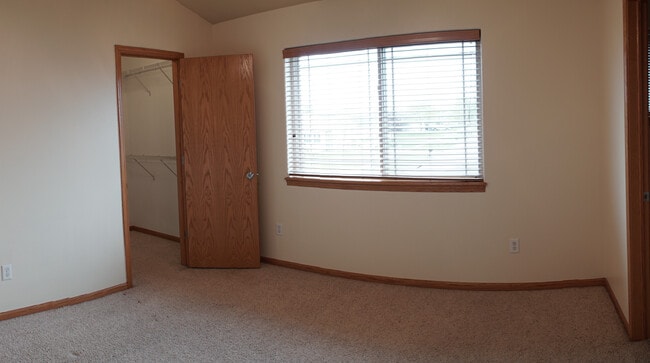 Large master bedroom - 1992 50th Street