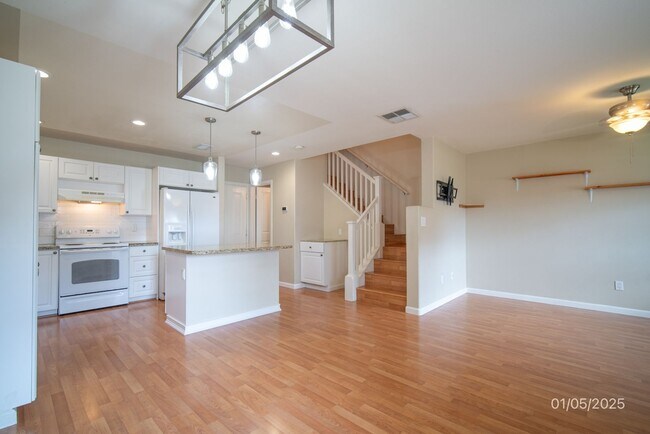 Foto del edificio - $3500 /3 Bed /2.5 Bath in Spinnaker Place Townhomes at Ocean Pointe