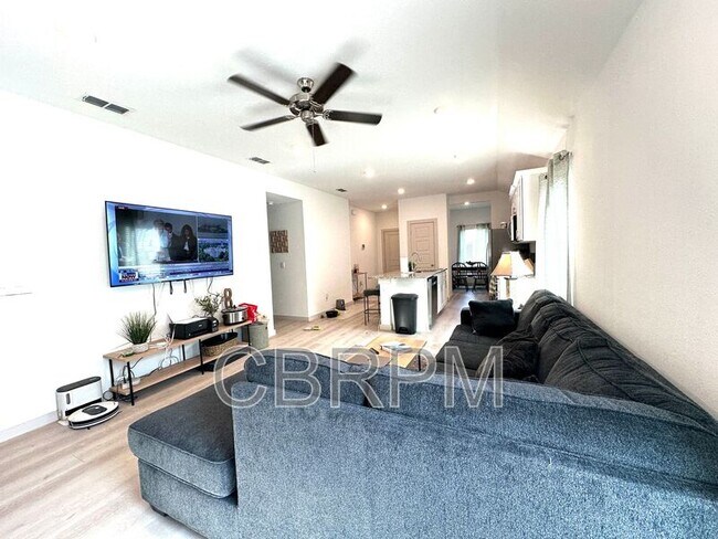 Building Photo - 7427 8th St