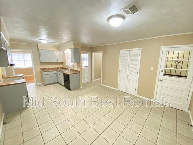 Building Photo - 3890 Bishops Bridge Rd