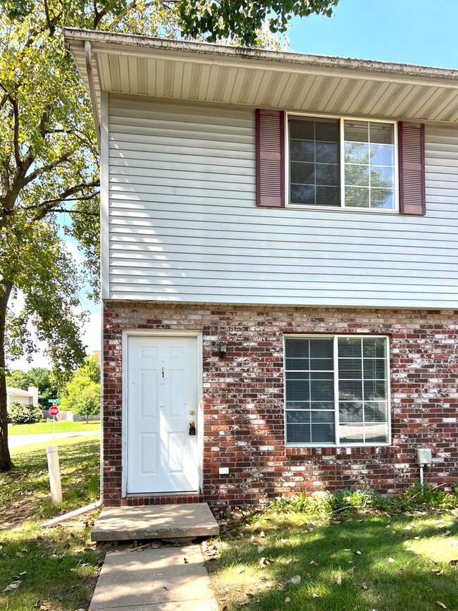 Building Photo - 105 Wood Ct