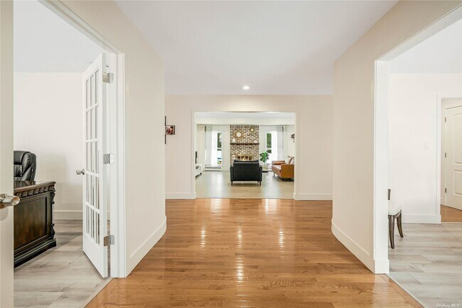 Building Photo - 5 Millbrook Ct