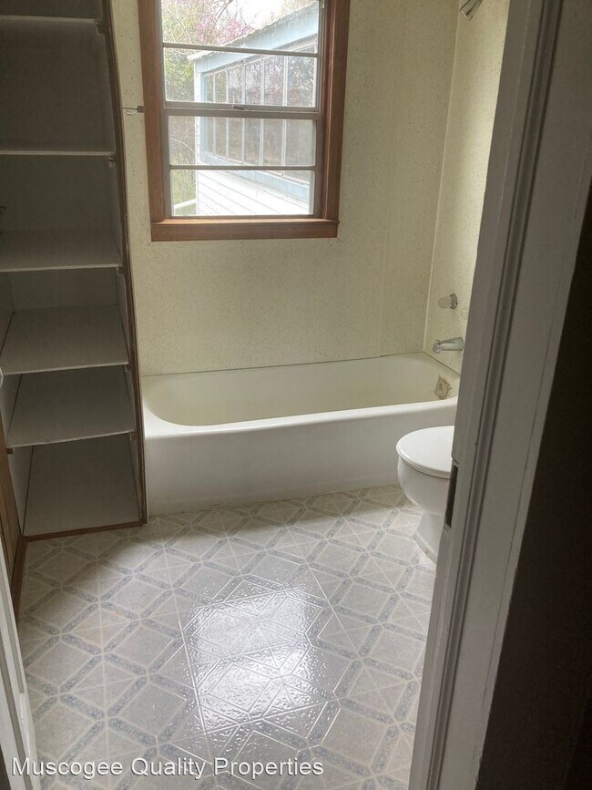 Foto del edificio - 5 br, 2 bath House - 55 Bradford Road