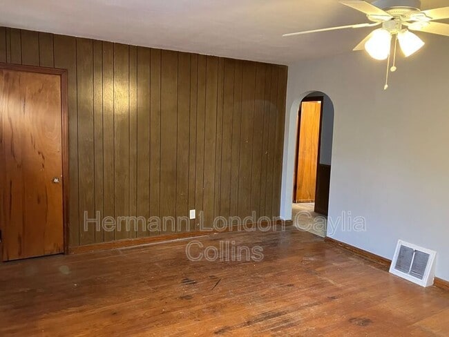 Foto del edificio - 360 S Harvey Ave