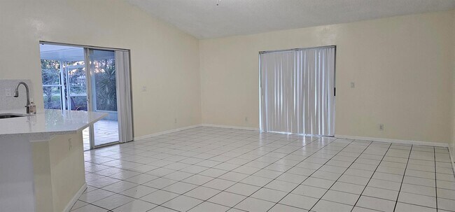 Foto del edificio - 1488 Fairway Cir