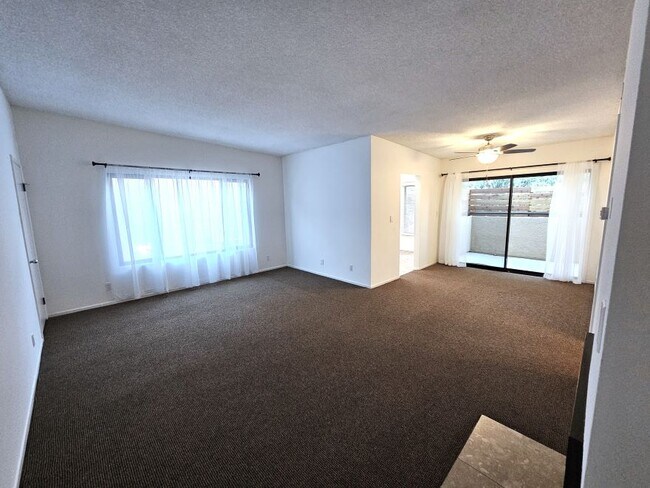 Foto del edificio - 2349 S Bentley Ave