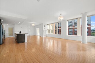 Building Photo - 1125 Maxwell Ln