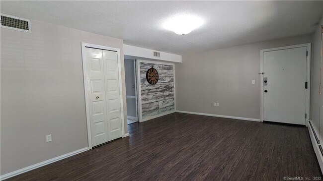 Foto del edificio - 4 Loveland Hill Rd