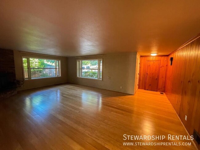 Building Photo - Beautiful 5 br home in quiet neighborhood