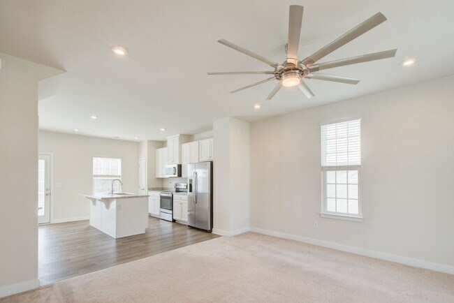 Foto del edificio - Like New End Unit Townhome, 3 Bed 2.5 Bath