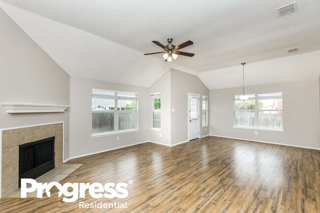 Building Photo - 10813 Briaroaks Dr