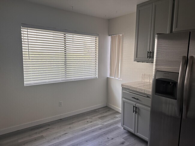 Building Photo - 4539 Villas Dr