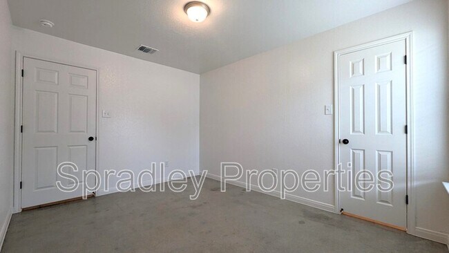 Building Photo - 9126B Winding Ct