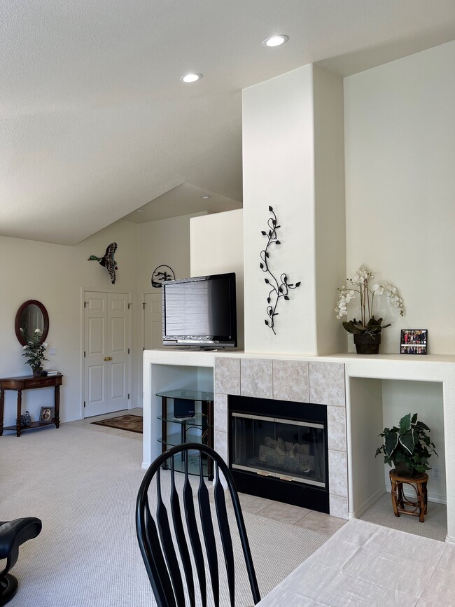 Building Photo - 6213 Kestrel Ln