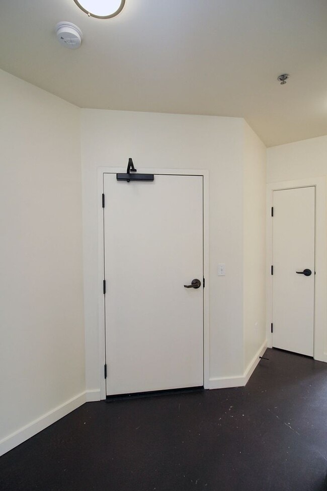 Building Photo - 1460-1460 NE Alberta St