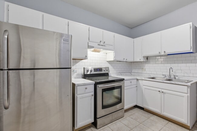 Building Photo - 237 S Lotus Ave