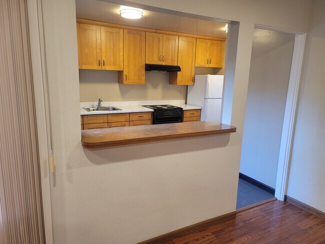 Building Photo - 132 Locksley Ave