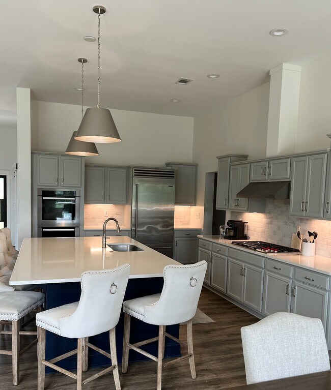 Foto del edificio - 335 McAlister Rd