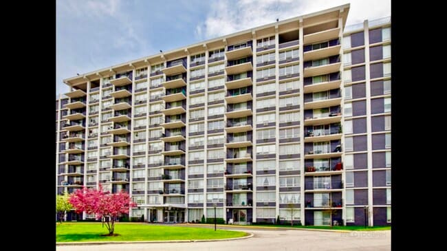 Building Photo - 9009 W Golf Rd