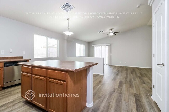 Building Photo - 21836 W Mohave St