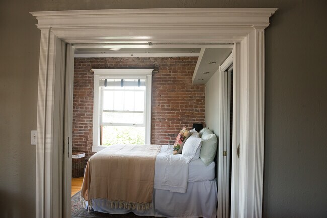 Dormitorio 3 - 921 E 13th Ave, 5A