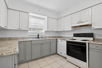 Building Photo - 536 SE 20th Ave