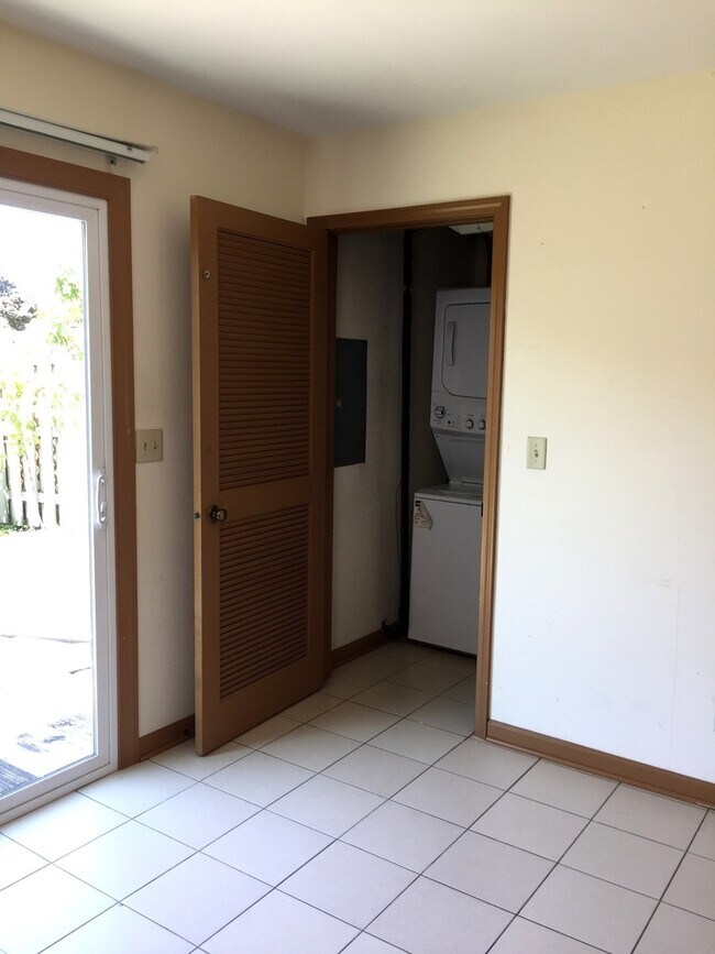Building Photo - 1265 Andover Cir