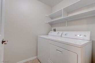 Building Photo - 1050 E Cactus Ave