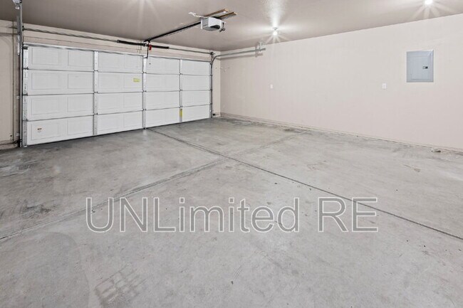 Building Photo - 2470 Constellation Dr