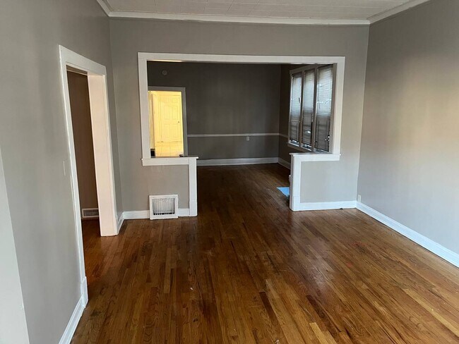 Foto del edificio - 8837 S Saginaw Ave