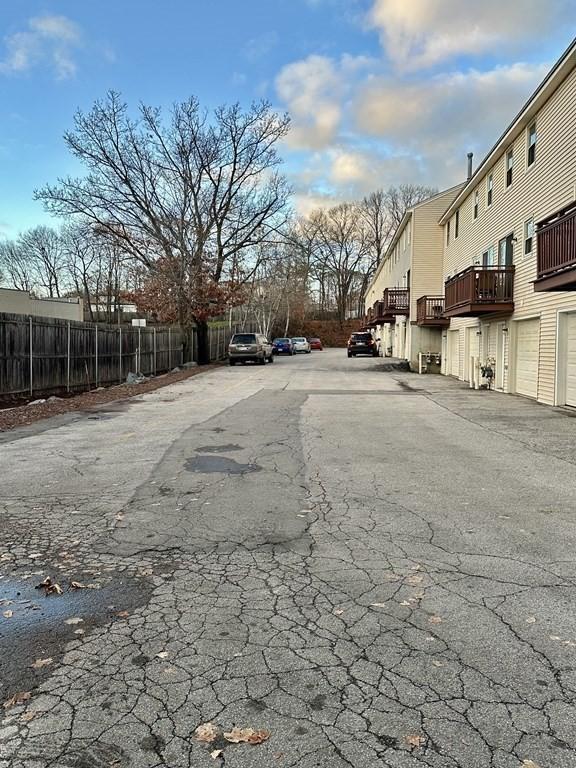 Building Photo - 2 bedroom in Lowell MA 01850