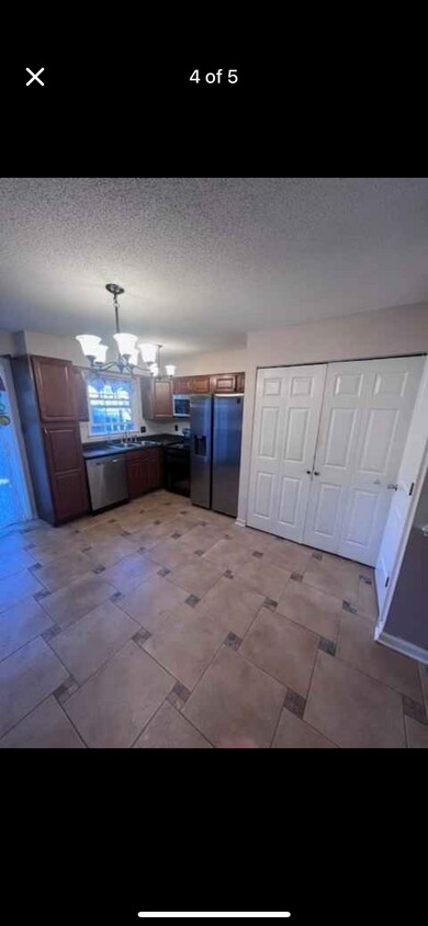 Foto del edificio - 1233 Jamestown Ct