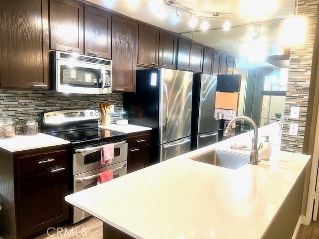 Building Photo - 5460 White Oak Ave