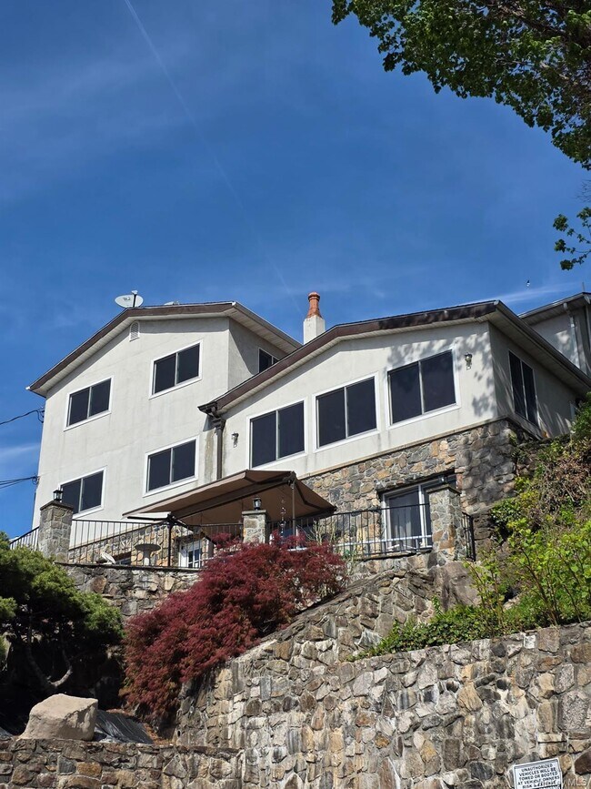 Foto del edificio - 96 Main St