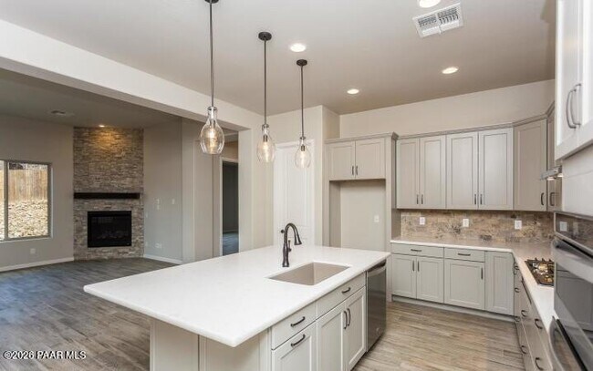 Building Photo - 488 Isabelle Ln