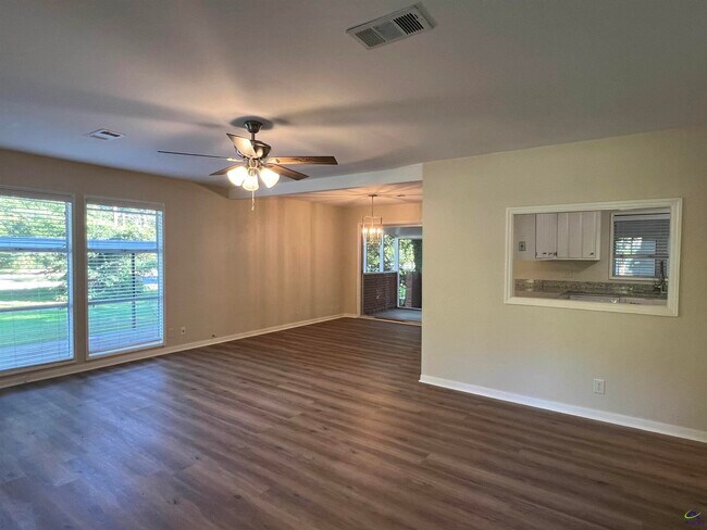 Building Photo - 4693 Twin Oak Dr