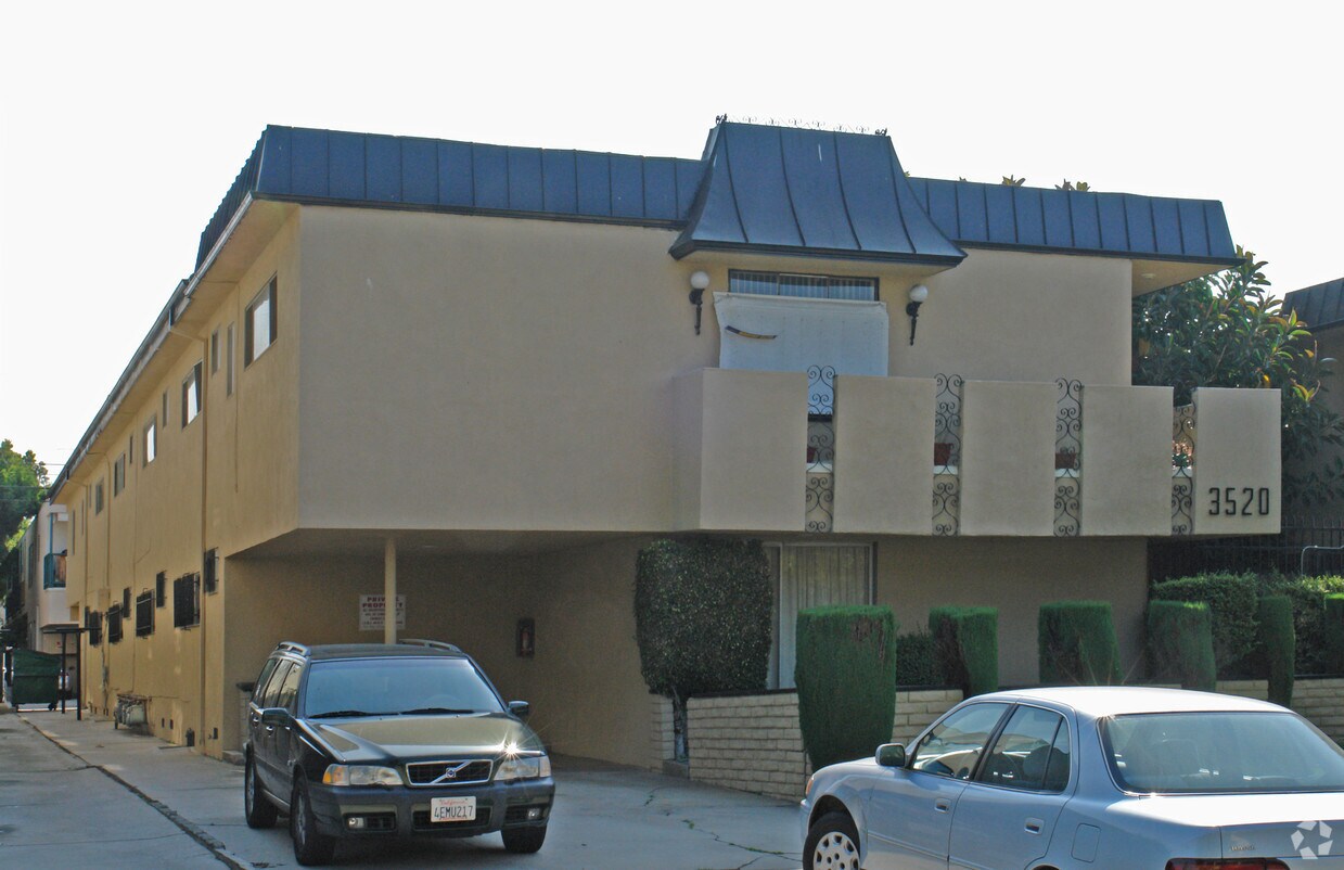 Primary Photo - 3520 Keystone Ave