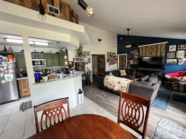 Foto del edificio - 124 Oak River Dr