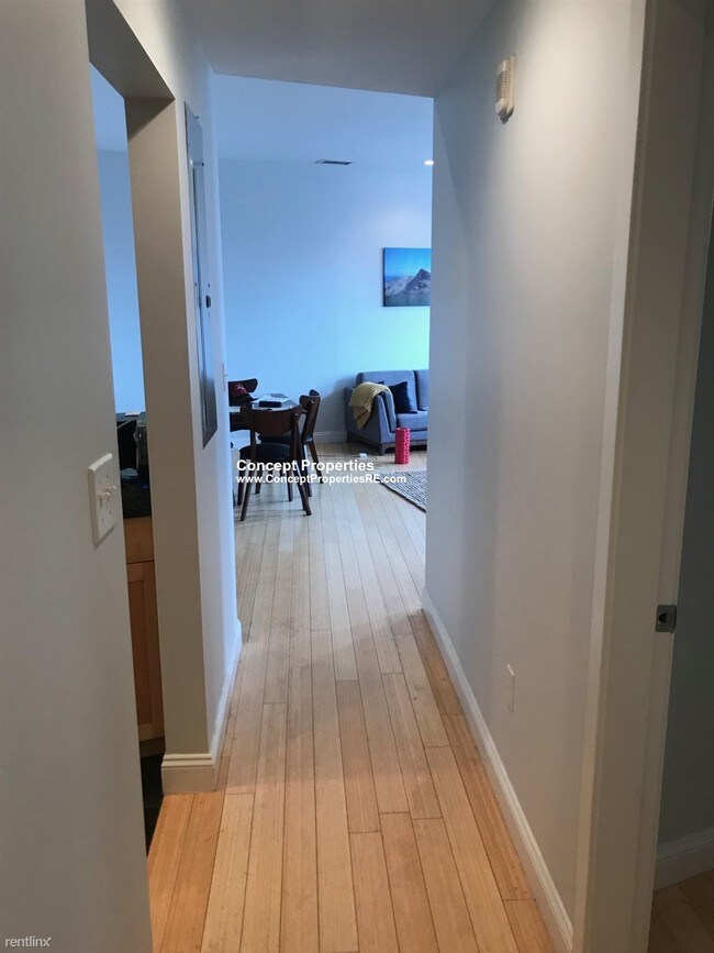 Foto del edificio - 1 br, 1 bath  - 490 Harrison Ave Apt 402M