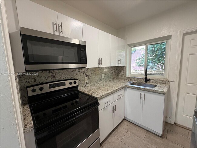 Building Photo - 7712 NE 1st Ct