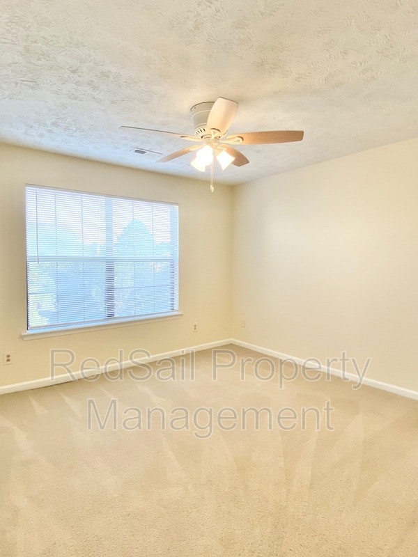 Foto del edificio - 740 Brookside Dr