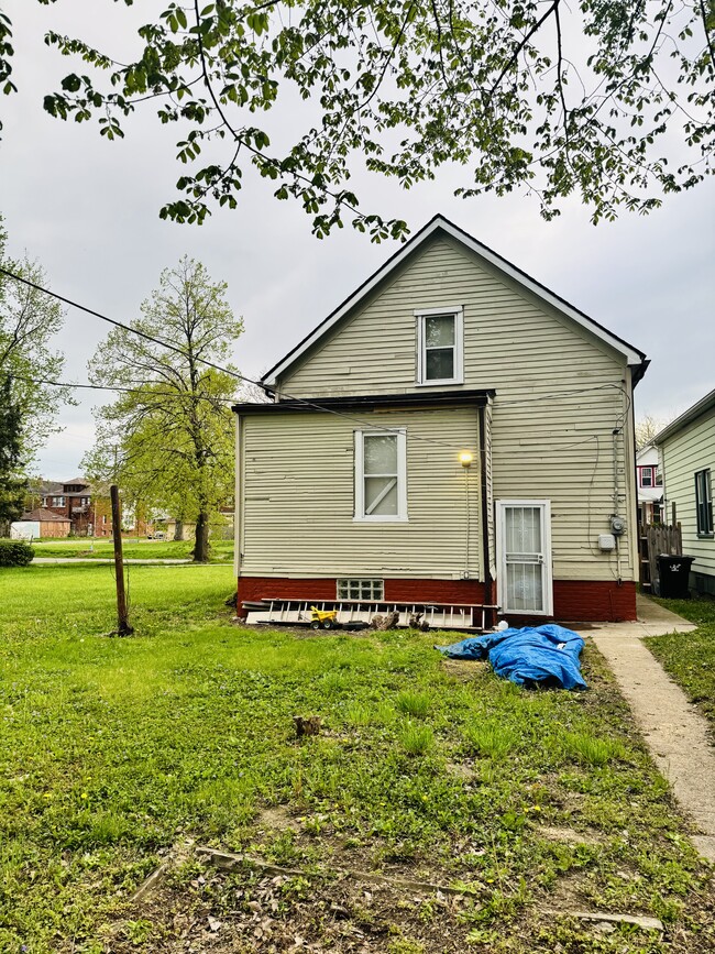 Building Photo - 5330 Fischer St