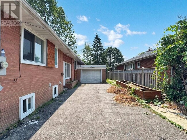 Building Photo - 17 Dobbin Rd