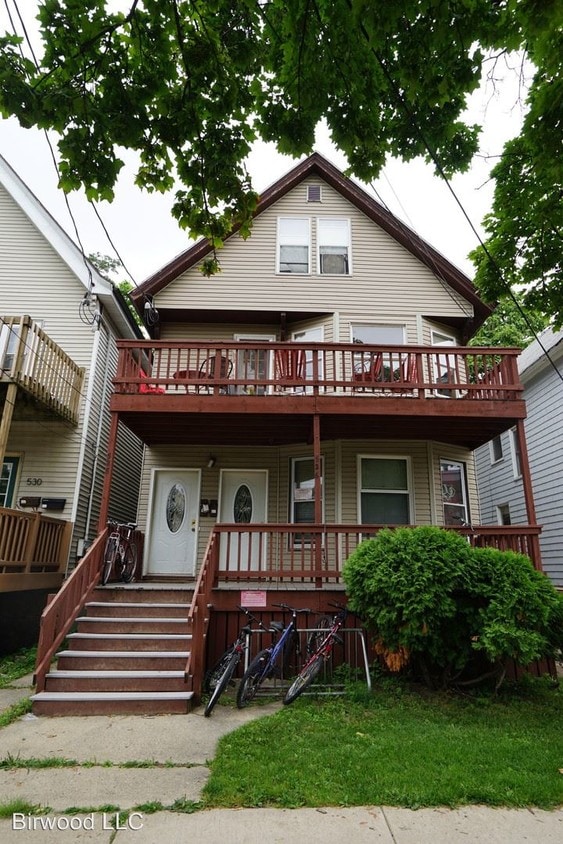 Primary Photo - 526-528 W Mifflin St