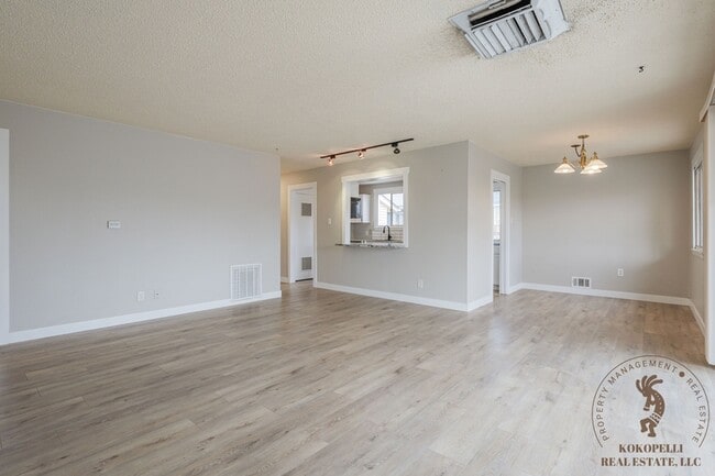 Foto del edificio - 566 N 24th St