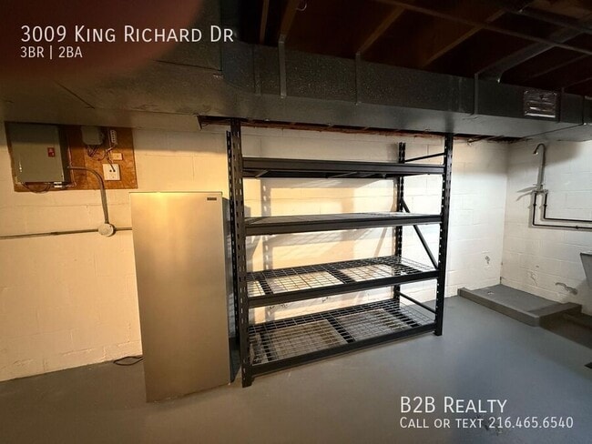 Building Photo - 3009 King Richard Dr