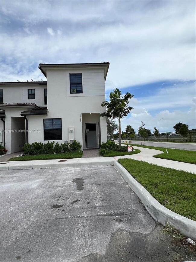 Foto del edificio - 12725 SW 234th Ter