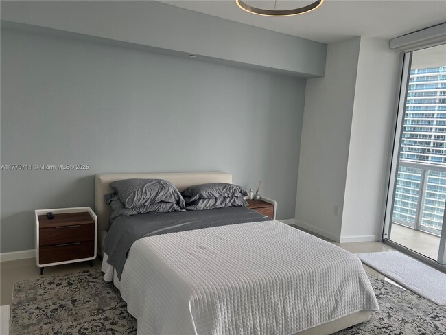 Building Photo - 475 Brickell Ave